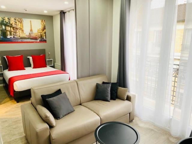 Paris Hotel Clichy Bagian luar foto