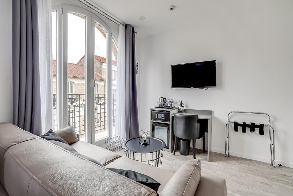 Paris Hotel Clichy Bagian luar foto