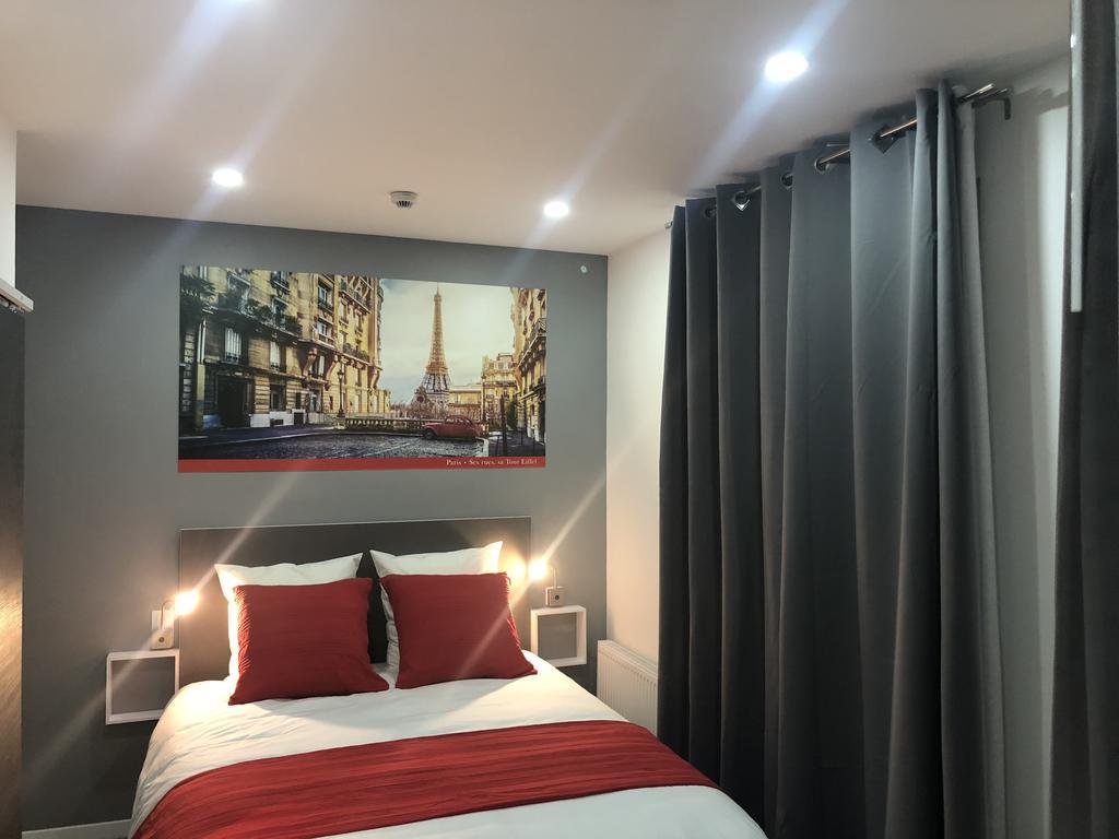 Paris Hotel Clichy Bagian luar foto