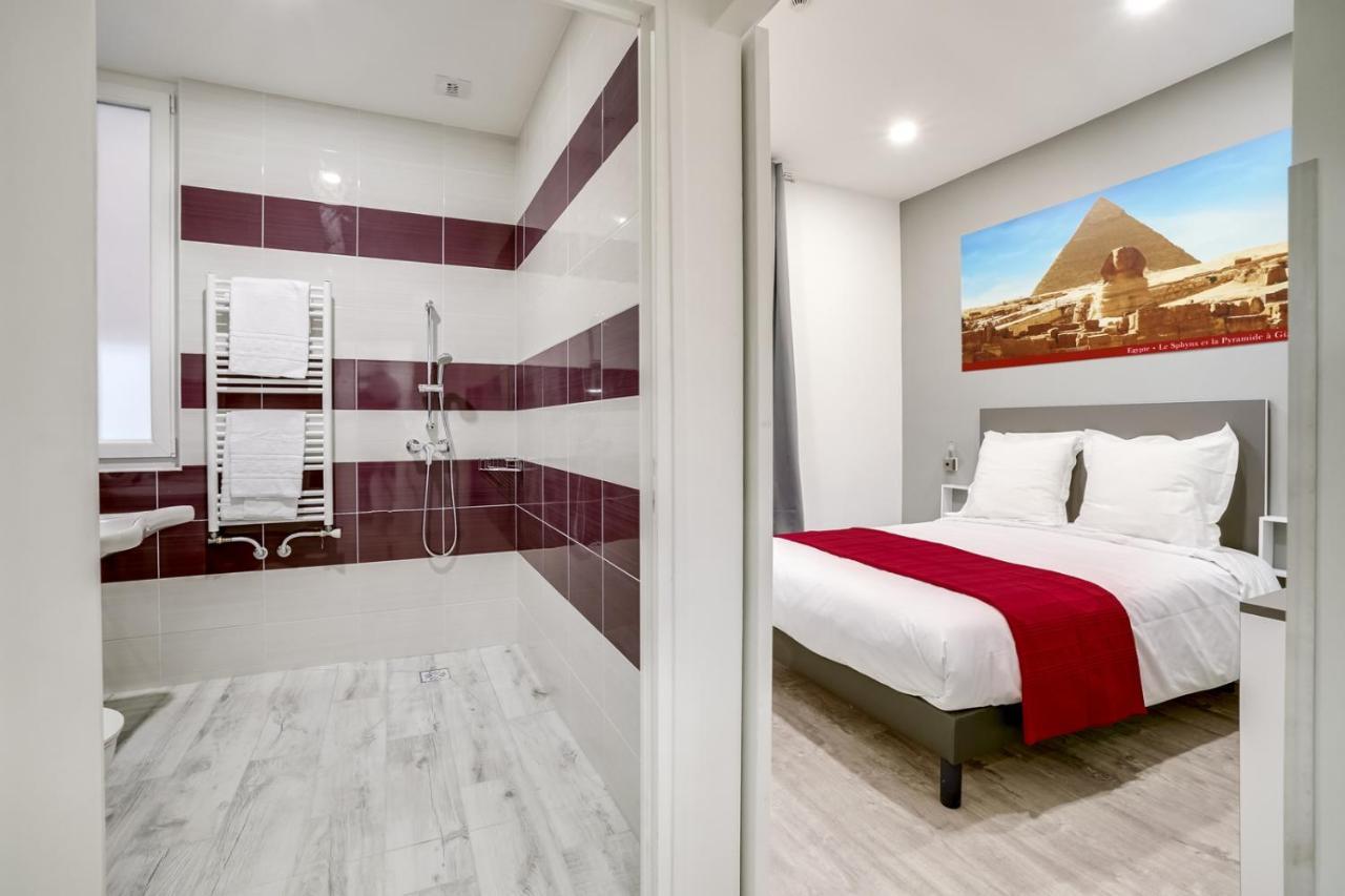 Paris Hotel Clichy Bagian luar foto