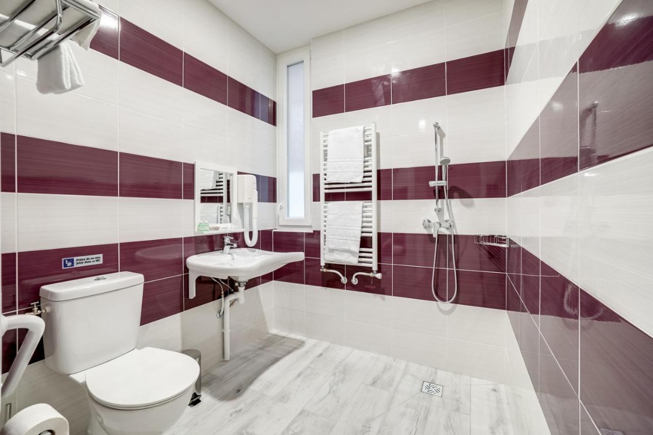 Paris Hotel Clichy Bagian luar foto