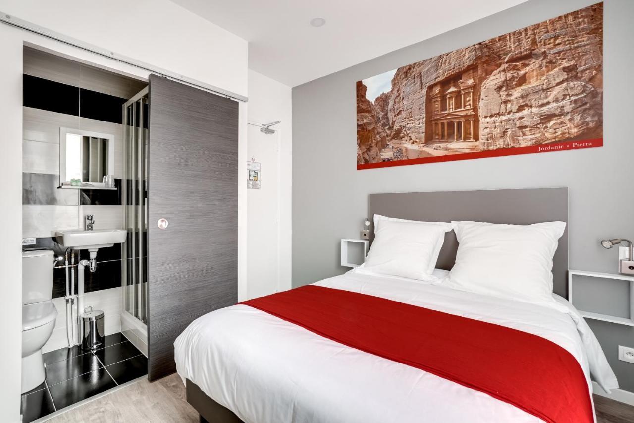 Paris Hotel Clichy Bagian luar foto