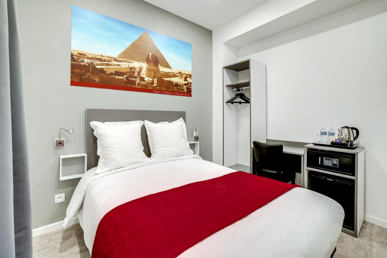 Paris Hotel Clichy Bagian luar foto